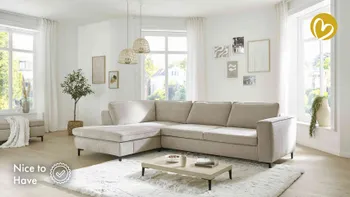 Großes offenes Wohnzimmer mit großem Sofa und Longchair